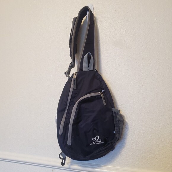 Waterfly Sling Pack - Black Gray Adjustable Strap Pockets Zippered NWT - Picture 3 of 16